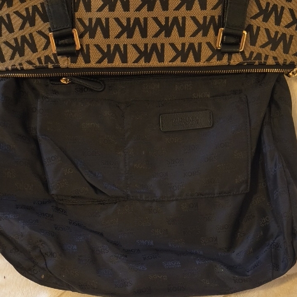 LARGE Michael Kors Signature Black and Tan Tote - Picture 9 of 11